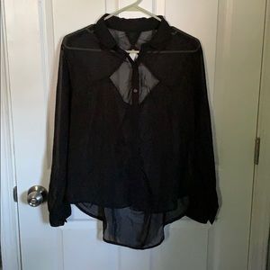 ⭐️3/$25 Keyhole buttondown